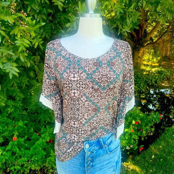 Mystree Brown and Teal Patterned Blouse with Lace - Picture 4 of 6